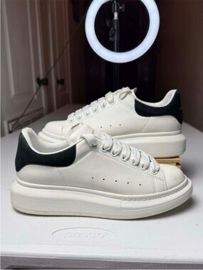 Alexander McQueen Oversize
Shoe - Size 38 / US 8